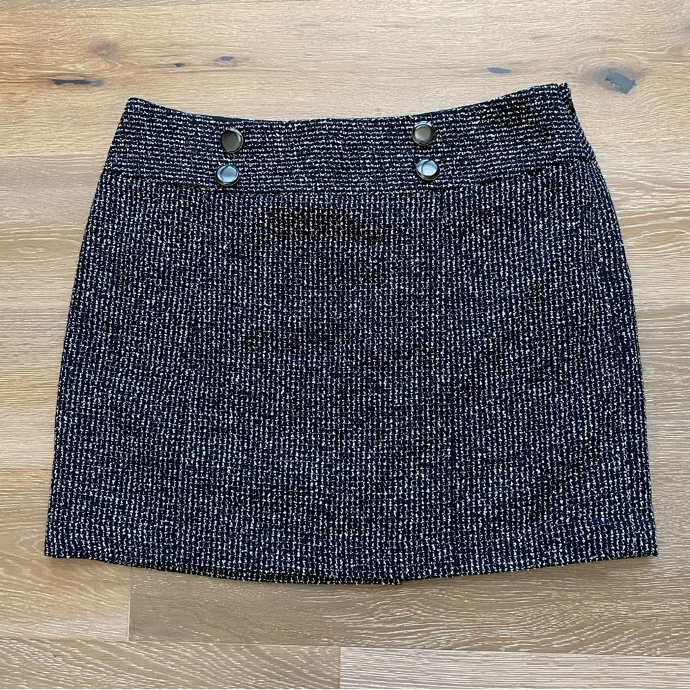 THE LIMITED Black And White Textured Short Skirt Size 10. NEVER WORN
